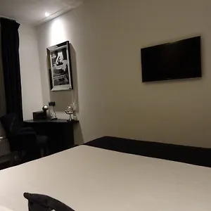 https://saras-boutique-hotel.amsterdamhotelsnl.com