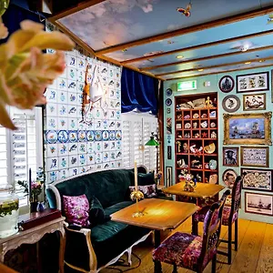 *** Hotel Rosalia's Menagerie Cocktail Bar & Innupstairs Netherlands